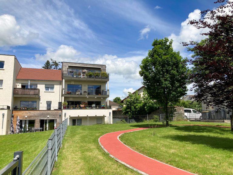 Vue de l'extrémité droite d'un bâtiment de 25 logements construit par Seguin maitrise d'œuvre.