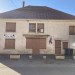 Photo de la facade avant d'une ancienne mairie avant sa transformation par Seguin maitrise d'œuvre.