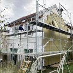 Vue pendant travaux d'isolation extérieure et rénovation énergétique globale d’une maison mitoyenne par Seguin maitrise d'œuvre.