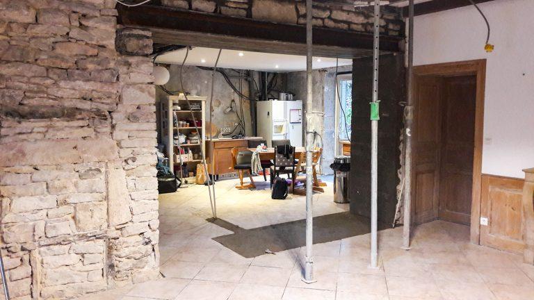 Vue intérieure après travaux d'aménagement et de rénovation énergétique d’une maison de village, par Seguin maitrise d'œuvre.